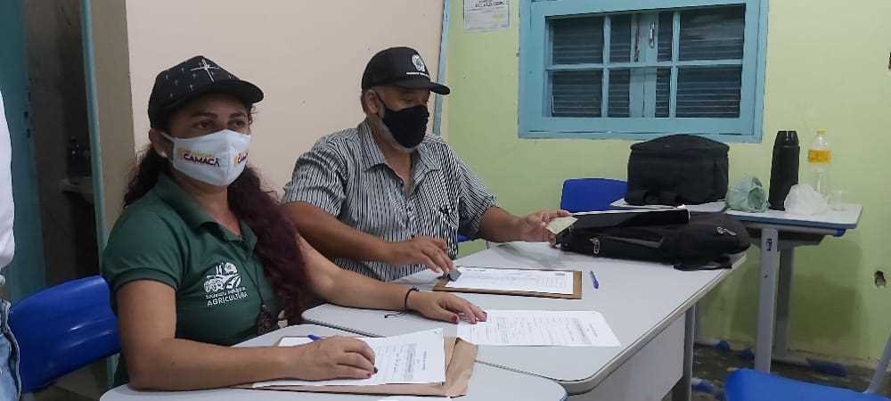 Secretaria de Agricultura, SENAR e Sindicato dos Produtores de Camacã distribuem 100 cestas básicas para agricultores